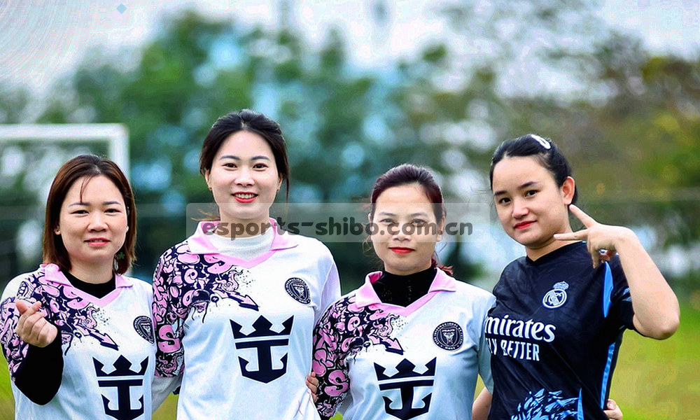 横向刻度条上逐格点亮的轮次节点，最后一格以琥珀黄高亮标示当前轮次